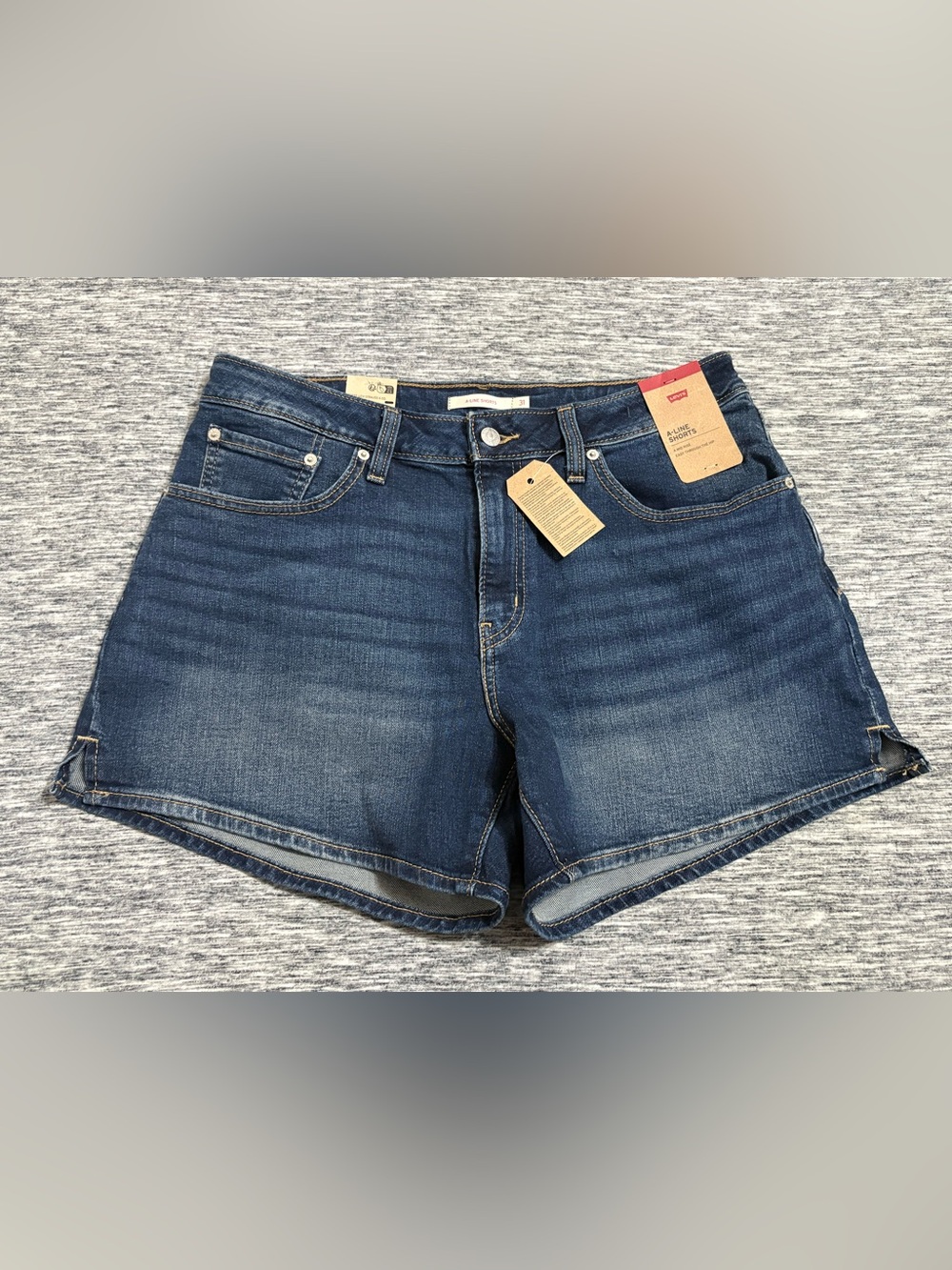 NWT Levi’s A-Line Denim Shorts Size 31